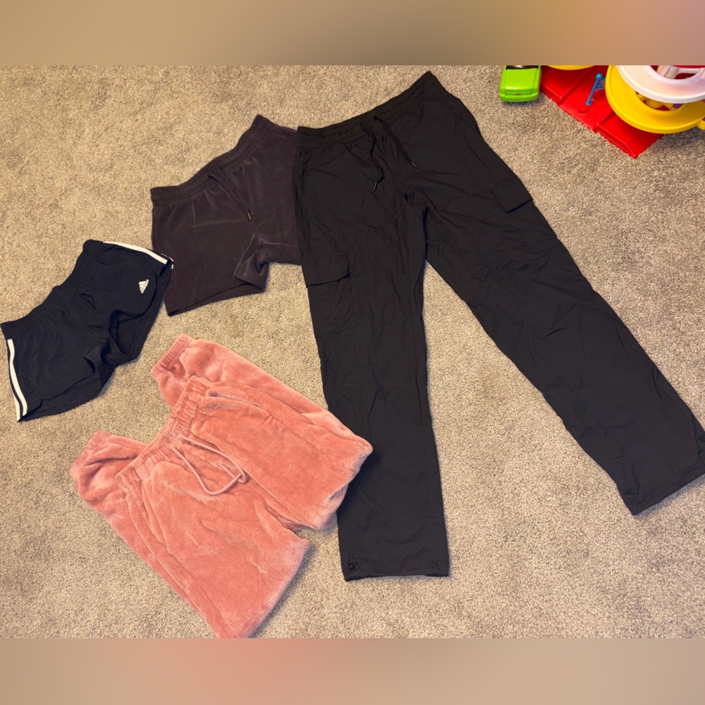 Bundle of XS women’s gym shorts and pants (4 pieces)